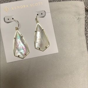 Kendra Scott Carla Earrings ivory mother of pearl